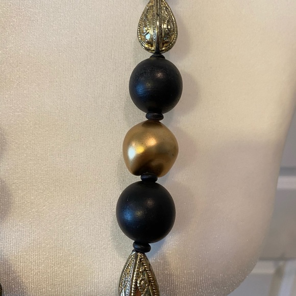 Wooden Beaded necklace - Picture 3 of 3